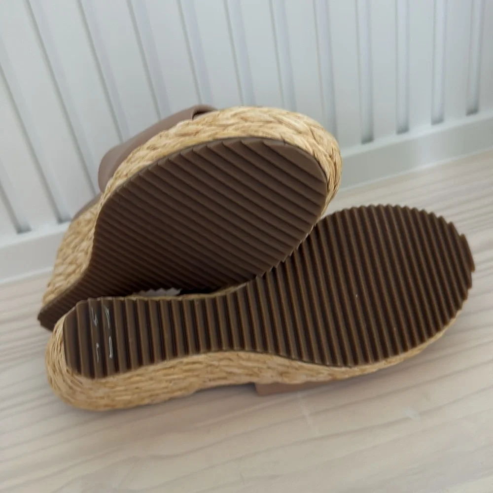 Adrienne vittadini Size 8 Straw Wedge Heel Slip On Sandal